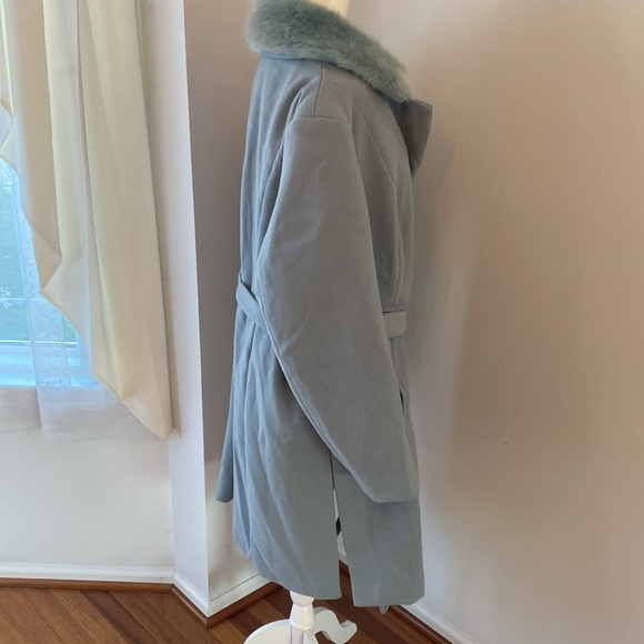 Colleen Lopez light blue coat - Picture 5 of 8